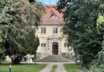 Freistehendes Einfamilienhaus auf Schlossgrundstück im ländlichen Idyll