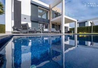 Traumvilla mit Pool in sehr ruhiger Lage - nahe zum Meer - möbliert!