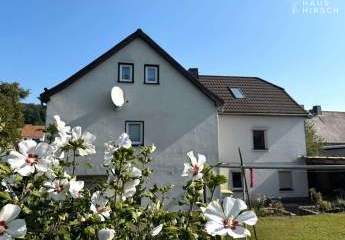 Großzügiges Einfamilienhaus mit Ausbaureserve und schönen Garten