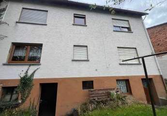 Gut geschnittenes, sanierungsbedürftiges Einfamilienhaus