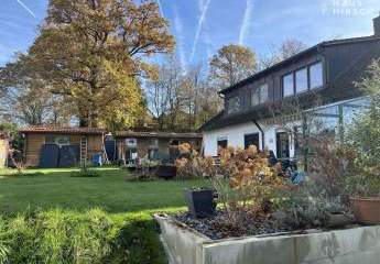 Exklusives Zweifamilienhaus mit großem Garten - Viel Platz zum Entspannen und Genießen