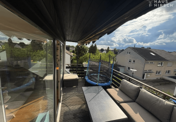 Drei Zimmer Dachgeschosswohnung mit Balkon in bester Lage von Köln