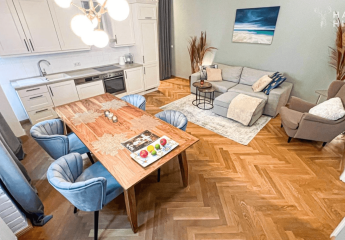 Sofort bezugsfrei! Charmanter Altbau, stilvoll möbliert, beste Lage. Provision 2,5% inkl. Mwst.