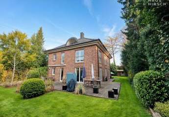 Hanseatische Villa in traumhafter Lage von Hamburg-Rissen