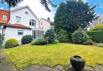 Stilvoll wohnen – Jugendstilvilla der Jahrhundertwende mit großzügigen Wohnräumen