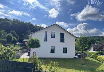 Wunderschönes, energieeffizientes Zweifamilienhaus mit tollem Garten und traumhaftem Ausblick
