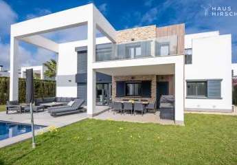 Traumvilla mit Pool in sehr ruhiger Lage - nahe zum Meer - möbliert!