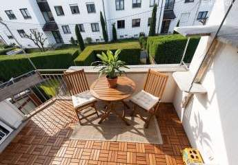 Kernsaniert: 4-Zimmer-Wohnung mit Loggia