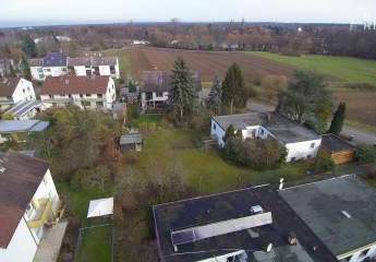 Bungalow mit großem Grundstück (Bauland) mit etlichen Entwicklungsmöglichkeiten