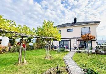 Stadtvilla mit sonniger Terrasse in schönem Wohngebiet
