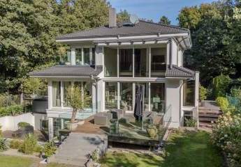 Repräsentatives Villen-Anwesen: Exklusivität trifft auf unendlichen Freiraum