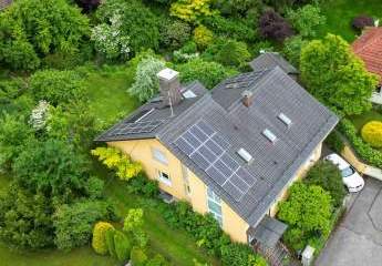 Stilvoll modernisiertes Zweifamilienhaus mit großem Südgarten in ruhiger Bestlage von Neusäß
