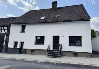 Modern saniertes Ein- bis Zweifamilienhaus mit Garten und Ausbaureserven in Medebach