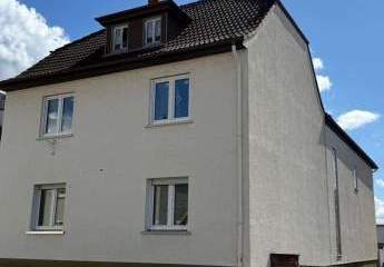 Raum für Visionen direkt am Main – Mehrfamilienhaus mit Hallen und Baugrundstück