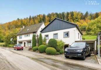 Vielseitiges Haus mit Garten, Wellness- und Gewerbebereich