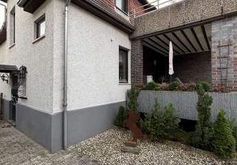 Gemütliche Doppelhaushälfte mit Sanierungsbedarf in ruhiger Lage