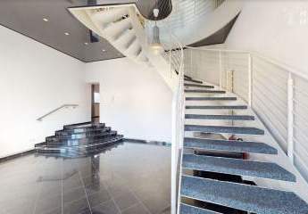 Homeoffice: Großes, repräsentatives Büro mit Wohnmöglichkeit auf 4 Ebenen in Pfungstadt zu vermieten