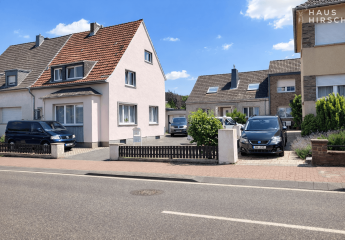 Attraktive Gelegenheit: Zwei Häuser mit Garten, Terrasse und Entwicklungschancen