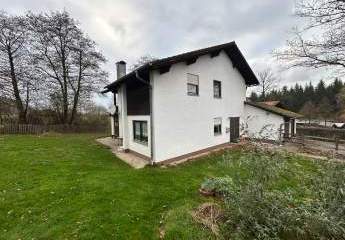 Traumlage mit Sonnenuntergang: Freistehendes Zweifamilienhaus in Luftkurort! Generationenhaus!