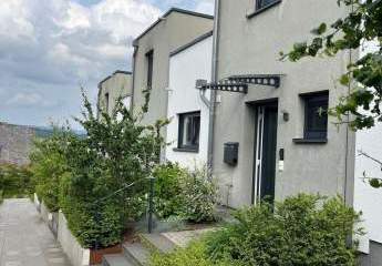 Modernes Reihenhaus mit schönem Garten in familienfreundlicher Lage