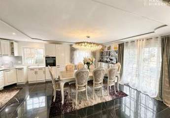 Großzügiges Zweifamilienhaus in Neusäß-Hainhofen: Familientraum mit Flexibilität