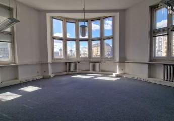 Große Gewerbefläche im Geschäftshaus! 6 Zimmer mit großem Empfang in Top-Lage.