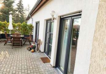 Hausgefühl auf einer Ebene – mit zusätzlicher Mieteinnahme bis 2030 Wohnen mit Hauscharakter & Gewerbe – schnelle Bahnverbindung nach Berlin