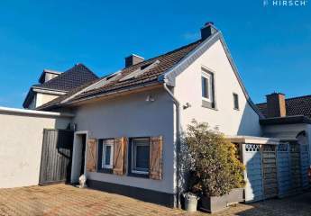 Charmantes Reihenhaus mit Pool in historischem Altbauambiente