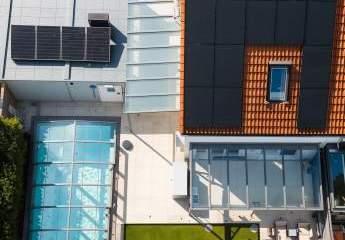 Luxus-Doppelhaushälfte mit Smart Home, Pool, Premium-Küche, Heimkino, Kamin & Wintergarten