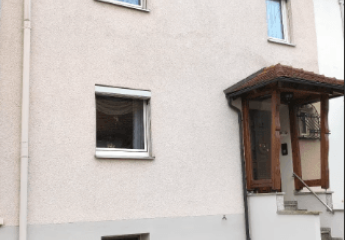 Solides Raumwunder mit Potenzial: Gepflegtes Reihenmittelhaus mit Wintergarten-Häuschen in Ansbach