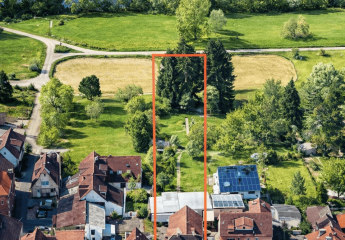 Raum für Visionen direkt am Main – Mehrfamilienhaus mit Hallen und Baugrundstück