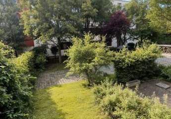 Luxuriöse 4-Zimmer Etagenwohnung: Zentrale Lage & exquisite Ausstattung in Bestform!