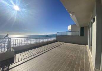 Penthouse mit traumhaftem Meerblick an erster Meereslinie mit direktem Strandzugang