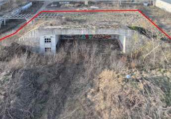 Massiver Denkmal Bunker aus 1960, Südausrichtung, erschlossen & ideal für visionäre Gewerbeprojekte