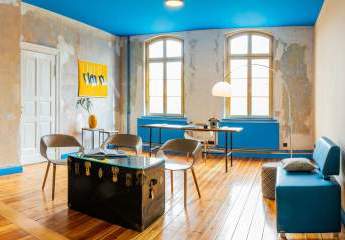 in bester Elblage "Barrierearme, exklusive Praxisfläche im denkmalgeschützten Cokturhof-Altbau"