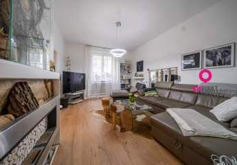 Traumhafte Altbau-Wohnung:  4 Zimmer, modernes Design, Innenhof. Jetzt besichtigen!