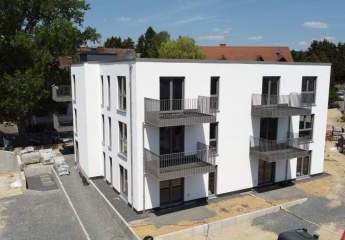 Erstbezug Neubau 2-Zi Wohnung mit Balkon, Lift und TG