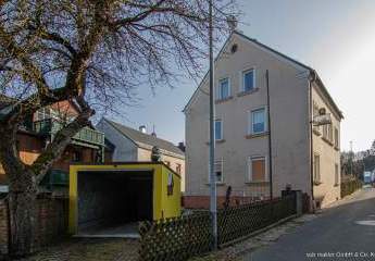 Zweifamilienhaus in Helmbrechts – zentral, aber ruhig gelegen