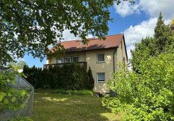 Zweifamilienhaus mit Potenzial – großzügiges Wohnen in Hof