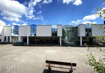 PREISREDUZIERT-Großzügige und guterhaltene Gewerbeimmobilie Nähe
Hofer Stadtzentrum