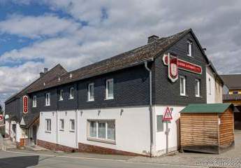 Gasthof in Berg mit Fremdenzimmern, Metzgerei und Betreiberwohnung
