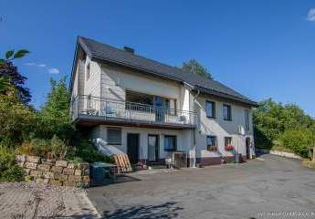 Freistehendes Wohnhaus in Presseck mit großem Grundstück und Büro-/Praxisräumen