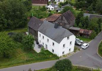 Ländliches Leben in Hildenbach: Liebenswerter Landbesitz lockt