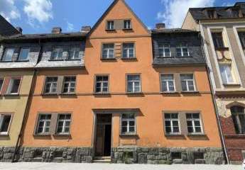 Nutzen Sie die Chance, dieses charmante Haus in Adorf in neuem Glanz erstrahlen zu lassen!