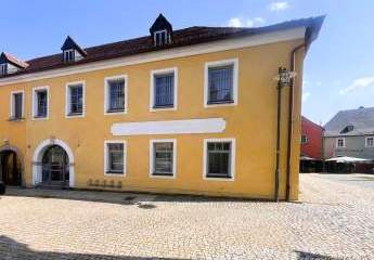 Vielseitiges Geschäftshaus mit Entwicklungspotenzial im Zentrum von Kirchenlamitz zu verkaufen
