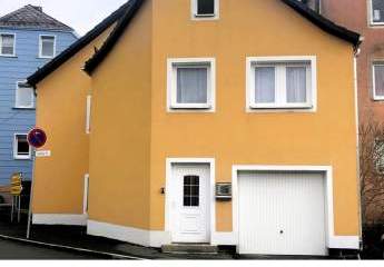 Raffiniertes Einfamilienhaus in Herzen von Sparneck mit Solaranlage + Stromspeicher aus 2022