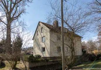 Ruhiges Wohnglück in Münchberg: Renovierte 3-Zi-DG-Wohnung sucht langfristige Mieter