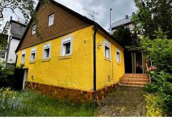 Renovierungsbedürftiges kleines Haus in Schwarzenbach am Wald - auch als Ferienhaus geeignet