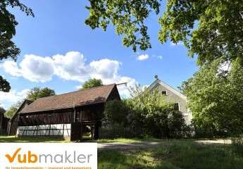 Ein Hof, der Geschichten trägt und Zukunft schenkt.
Vierseithof in traumhafter Lage auf ca. 20 ha bei  Waldsassen!