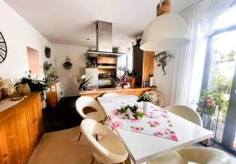 Charmante Erdgeschosswohnung mit Terrasse in energieeffizient saniertem Schulgebäude